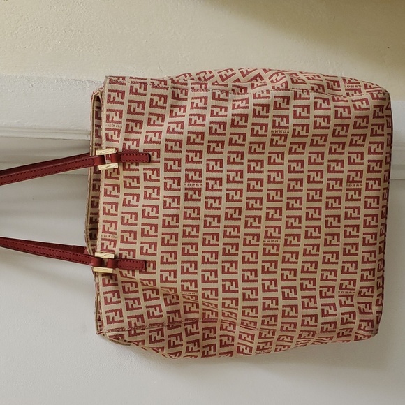 🤩Fendi Zucchino red canvas tote open top middle interior zipper compartment - Picture 5 of 16